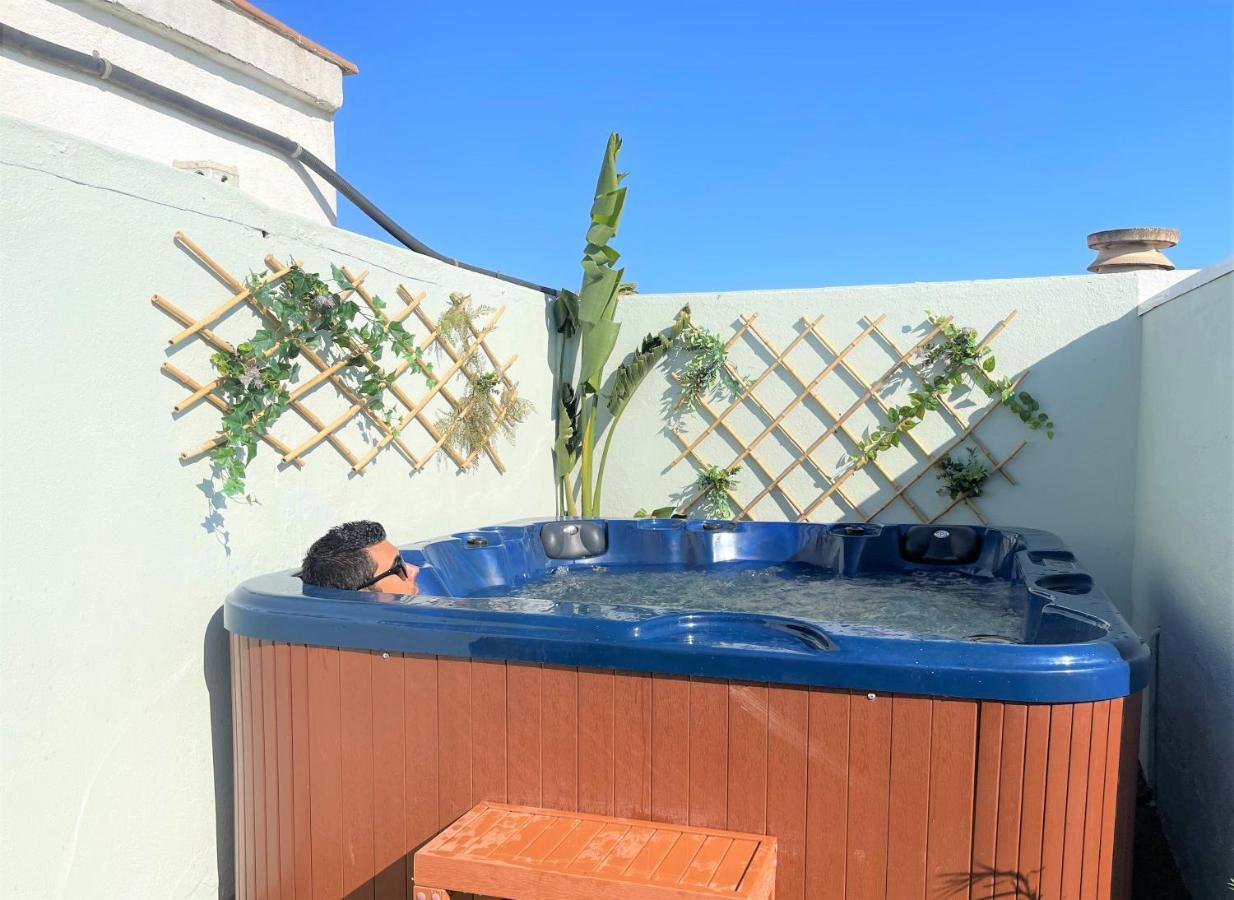 Holidays Port Ducal 3 Jacuzzi Apartment Empuriabrava