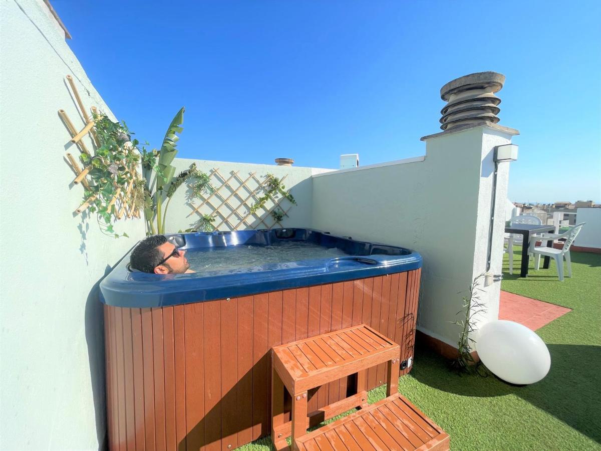 Holidays Port Ducal 3 Jacuzzi Apartment Empuriabrava