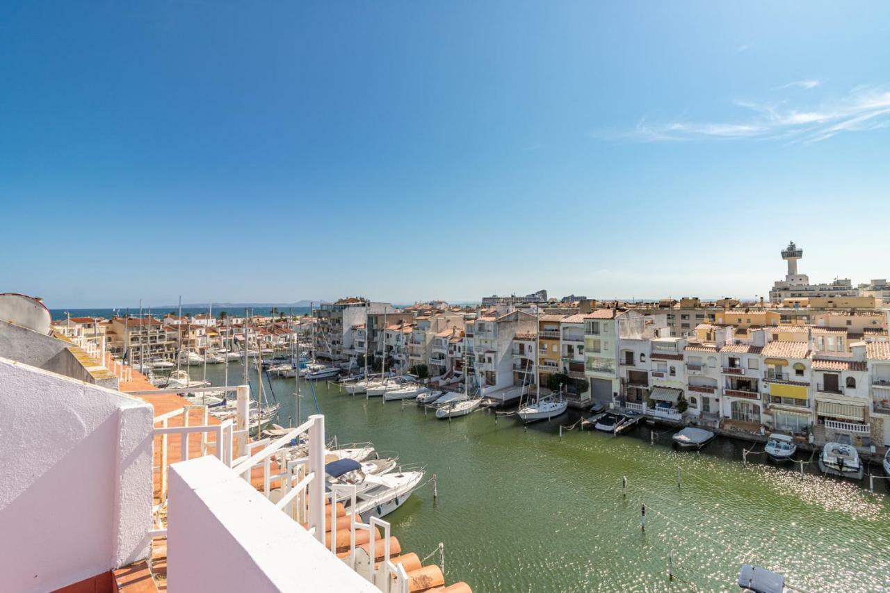 Holidays Port Ducal 3 Jacuzzi Apartment Empuriabrava